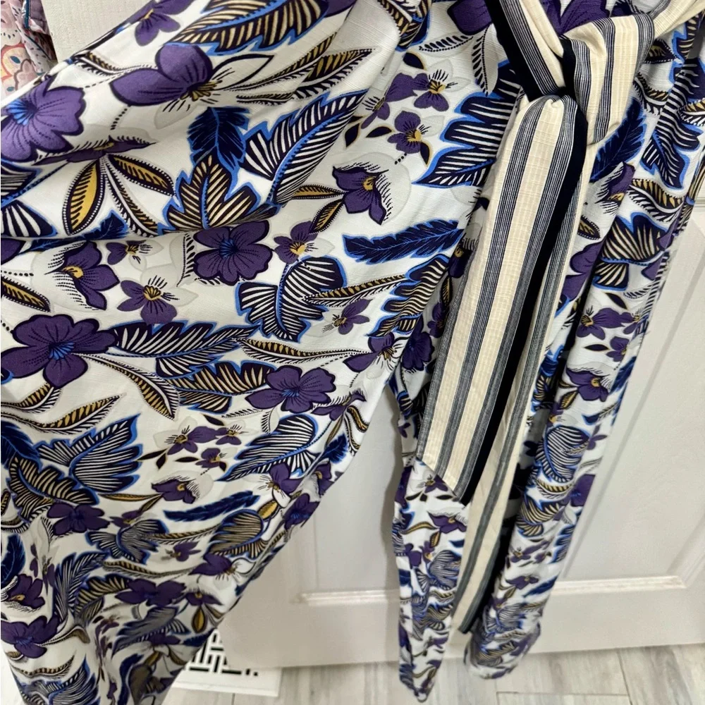 LOFT Floral Jumpsuit in Blue and White Large - Picture 4 of 16